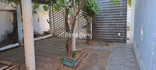 Casa En Venta 5 Dormitorios, Estar, Cercana A Metro En Ñuñoa