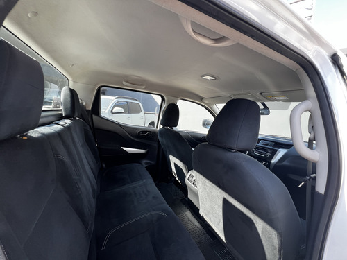 Nissan NP300 2.4 Doble Cabina Se Aa Pack Seg Mt