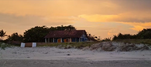 Casa Na Praia Da Juréia, Pé Na Areia, Com Piscina, Frente Ao Mar. Sítio À Beira-mar!