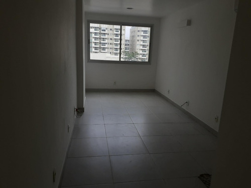 Imagem 7 de 8 de Vendo Duas Excelentes Salas Comerciais, Com 20 M² Cada E Vizinhas, Com Toda A Infraestrutura De Um Prédio Moderno E Bem Localizadas.