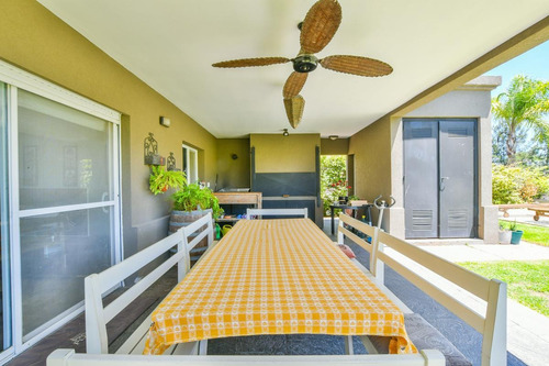 Casa De 3 Dormitorios - Pileta Y Galería Con Parrillero - Fisherton