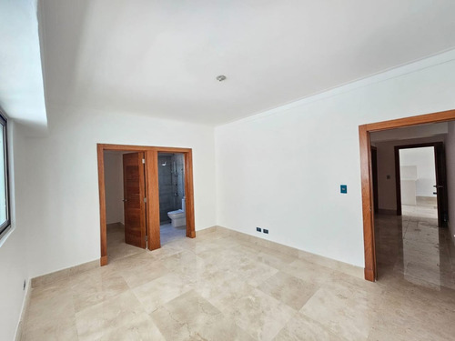 Apartamento En Venta En Los Cacicazgos, Santo Domingo, 300m2, 3 Hab. 3 Parqueos, Exclusivo Complejo Con Todas Las Comodidades Y Seguridad, Zona Tranquila, Oportunidad De Invertir En Tu Sueño.