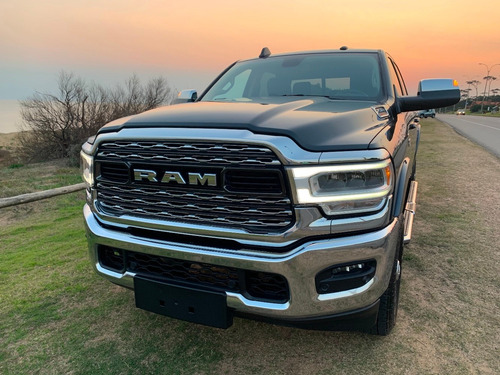 Ram 2500 Laramie 6.4 L 4x4