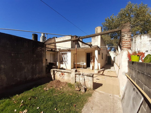 Venta - Casa Al Frente A Reciclar - Barrio Belgrano, Rosario.