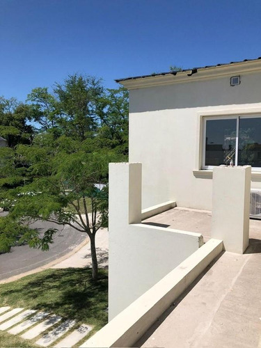Casa En Venta, 3 Dormitorios. Amplios Ambientes. Perimetral. Barrio Cerrado San Matias, Escobar