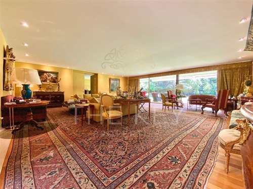 Casa En Venta De 1.300m2. Las Condes