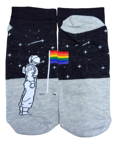 Medias Soquete Astronauta Bandera Arco Iris Fondo Negro Gris Astronauta Bandera Arcoiris Fondo Negro Y Gris Estampado Unico