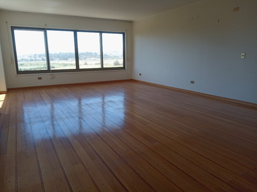 Oportunidad Gran Casa En Santo Domingo, Bajo Precio Tasación