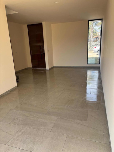 Casa En Venta En Lomas De Comanjilla