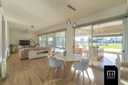 Casa En Venta En Terralagos