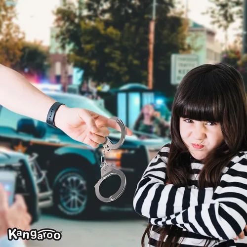 Juego De Rol Policial Esposando A Un Canguro Para Niños Con