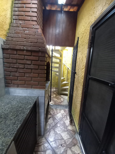 Casa 3 Dormitorios, 1 Suite, Mobiliada, 30 Metros Do Mar, Locação