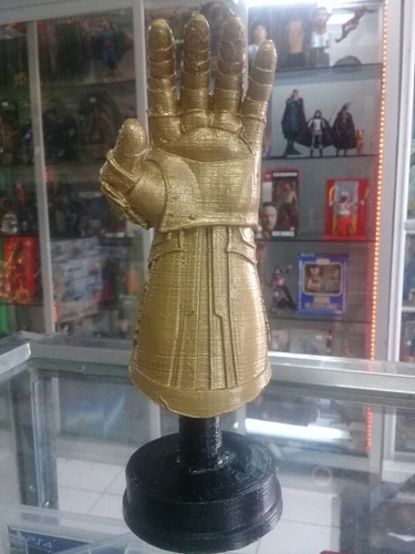 Imagen 2 de 3 de Guantelete Advengers Hecho En Resina De Coleccion