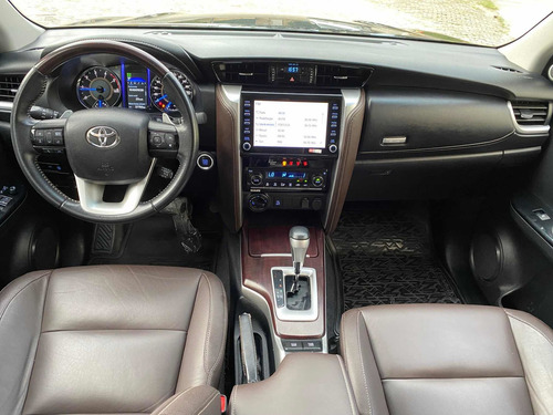 Imagem 9 de 10 de Toyota Sw4 2020 2.8 Tdi Srx 7l 4x4 Aut. 5p