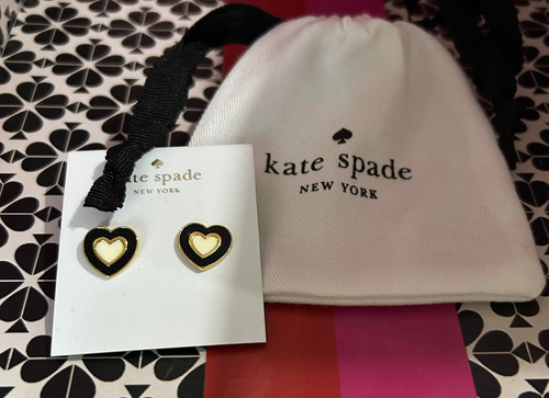 Kate Spade- Aretes Corazon Con Esmalte Bicolor Original