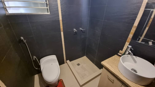 Imagen 8 de 11 de Venta En Oferta De Casa Amoblada Con Piscina En Zona Norte