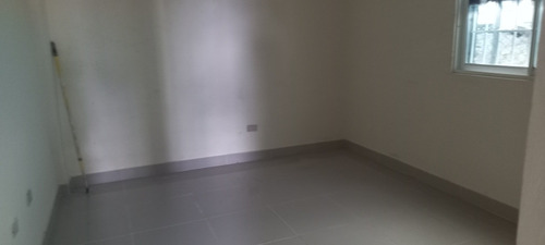 Imagen 11 de 12 de Apto 2do Nivel Con Parqueo De 2 Habitaciones