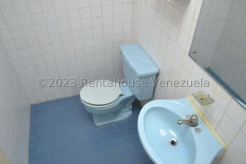 Vendo Amplia Y Cómoda Oficina Totalmente Tabicada Y Bien Definida Sus Áreas La Urbina !!! Contáctame...!!