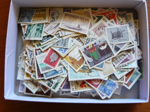 Caja 13x17x4 Con Estampillas De Canadá
