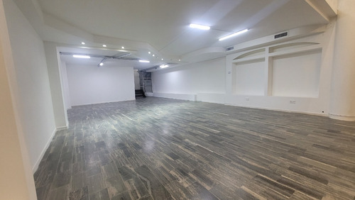 Edificio En RÃo Grande: ¡712 M² Con Ingresos Asegurados! 2 Locales Comerciales + Amplio Departamento