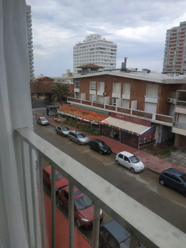 Apartamento En Venta, 2 Dormitorios En Punta Del Este - Ref: 5064