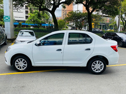 Imagen 12 de 13 de Renault Logan Life M/t 1.6 A/c
