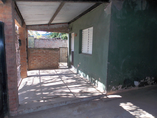 Casa 2 Dormitorios Y Cochera En Barrio Punta Norte