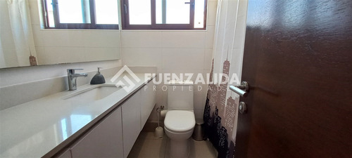 Casa En Venta De 3 Dorm. En Lo Barnechea