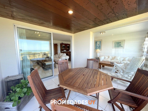 Excelente Precio, Dpto. En Primera Linea De Playa Brava - 3 Dorm. + Dependencia