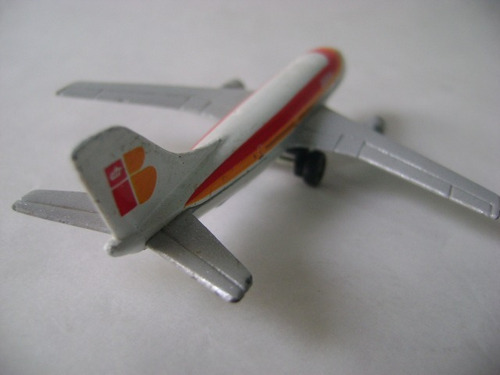 Imagen 6 de 10 de Nico Avion Metal A300b Airbus 10 X 9 Cm (avv 42)