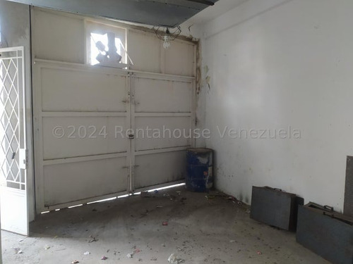 Local Comercial, Ubicado En Una Zona Céntrica De La Ciudad Ideal Para Deposito O Distribuidora- El Silencio-mls #24-16389 Vanessa Sayago
