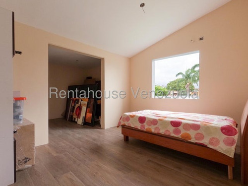 Daniela Linarez Vende Casas Espectacular Quinta En Exclusiva Urbanizacion Al Este De Barquisimeto Con Amplios Espacios Muy Buen Diseño Moderna En Obra Blanca Contactame