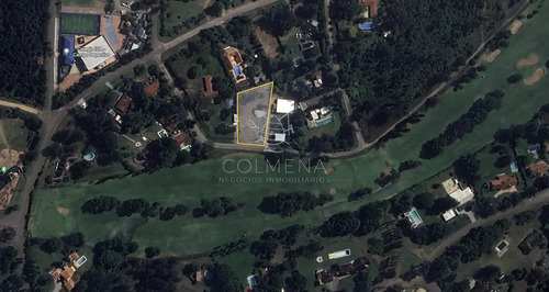 Terreno En Barrio Del Golf Con Vista Frente A La Cancha De Golf.