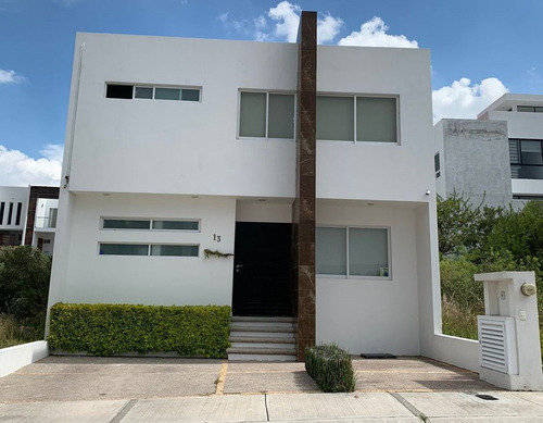 Se Vende Casa En Zibata, Jardín, 3 Recamaras, Sala De Tv, He