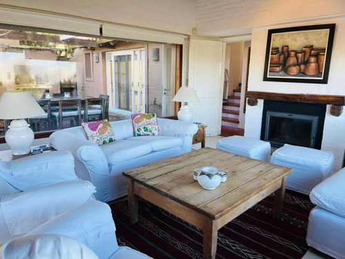 Preciosa Casa En Montoya A Metros Del Mar. Muy Buenas Comodidades Con Excelente Equipamiento