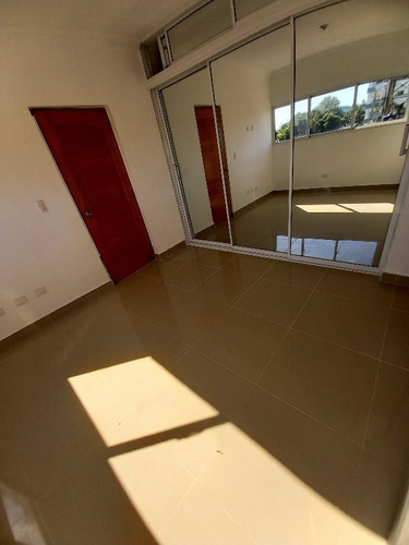 Imagen 11 de 22 de Apartamento Tipo Penthouse. Segundo Nivel. Terraza.