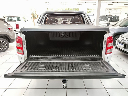 Imagem 14 de 17 de Mitsubishi L200 Triton 2.4 16v Turbo Sport Hpe Cd 4x4
