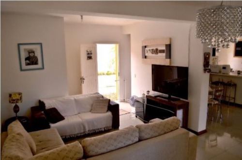 Casa Em Vila Nova Com 3 Dormitórios - Mi11693