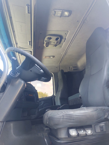 Imagem 7 de 11 de Volvo Fh 460 2013 Mugen Caminhões