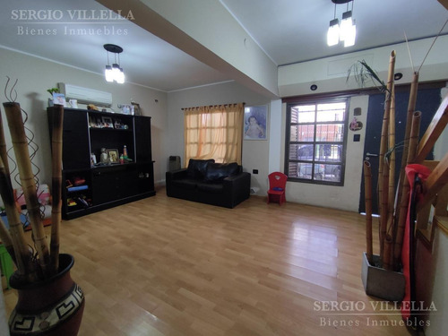 Imagen 6 de 18 de Casa Moderna En Venta De 3 Dormitorios. Cochera. Pileta. Quincho.