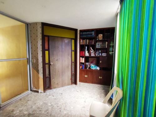 Casa En Amplia En Venta Merida, Sobre Avenida Miguel Aleman (fvc-2223)