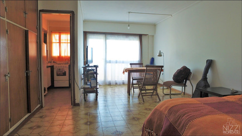 Imagen 1 de 9 de Gulfi Iii - 1 Ambiente Con Balcón - Macrocentro - Ref: 1546