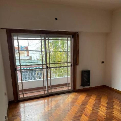 Casa En Venta - 4 Dormitorios 2 Baños - 390mts2 - Tres De Febrero