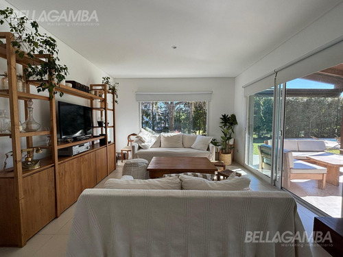 Casa Venta Bancalari 6 Ambientes Jardin Piscina
