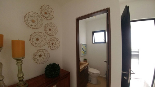 Juriquilla San Isidro, 3 Recamaras, Sala Tv, Pasillo De Servicio, Jardín Trasero