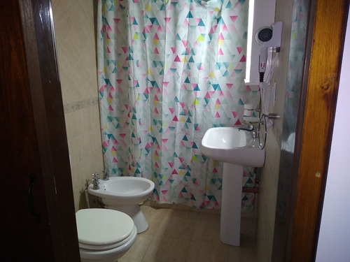 Casa Con Pileta De Uso Exclusivo, No Es Complejo De Cabañas, Hermosa Vista Abierta A Las Sierras, Parque, Quincho, 3 Aires Acondicionados, Wifi, Tv Cable, Vajilla Completa, Estacionamiento, 2 Baños
