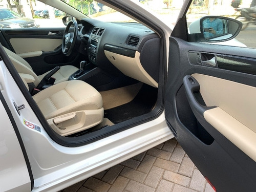 Jetta 2.0 Comfortline Automatico Rodas 20 Interno Bege