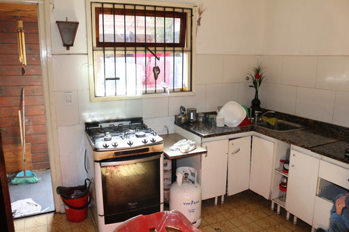 Casa A Reciclar O Demoler 4 Amb. En Esquina .zona Residencial.pleno Sol .garage Doble