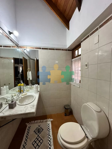 Vende Casa De 4 Dormitorios Con Piscina Y Gran Parque En Golf, Punta Del Este - Ref : Eqp6759