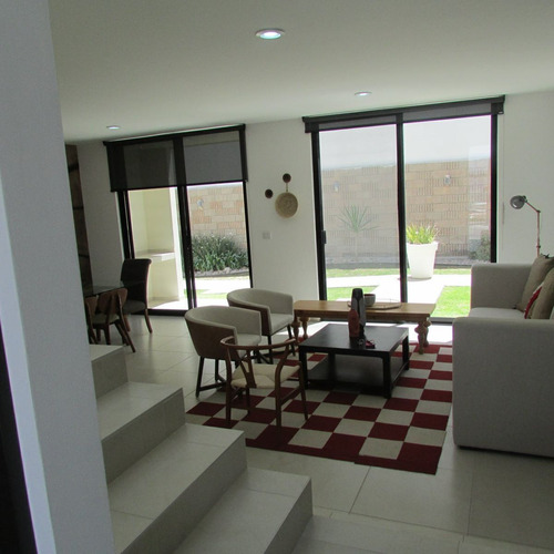 Estrena Casa En Zibata, 3 Recamaras Jardín, Sala Tv, Terraza Techada, Alberca.